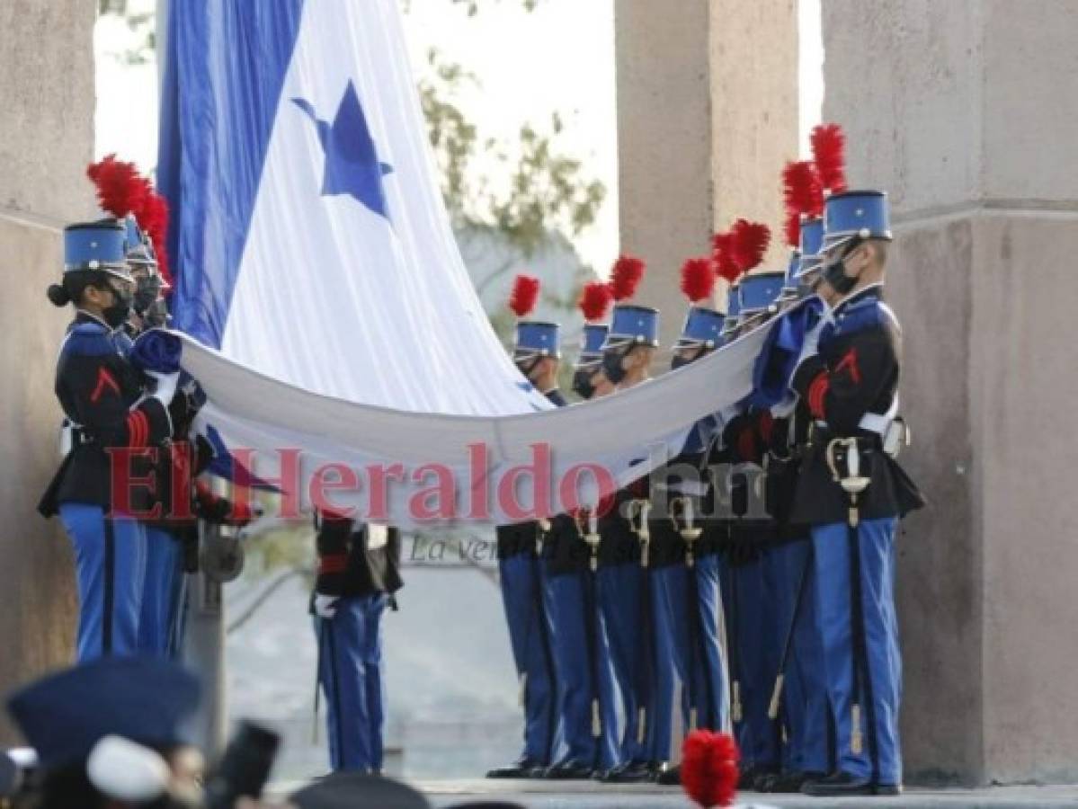 ¡Viva Honduras! Fiestas patrias dan inicio con la izada de la Bandera Nacional