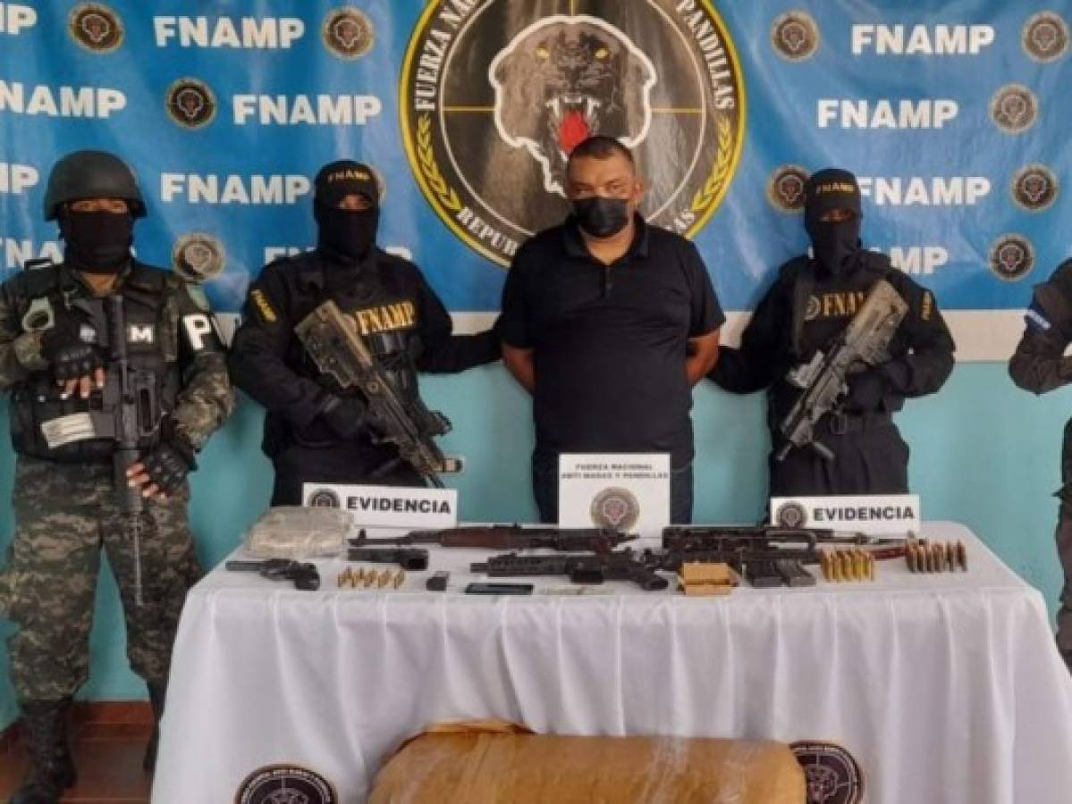Capturan a el 'Oso' en posesión de arsenal y varios paquetes de droga en La Ceiba