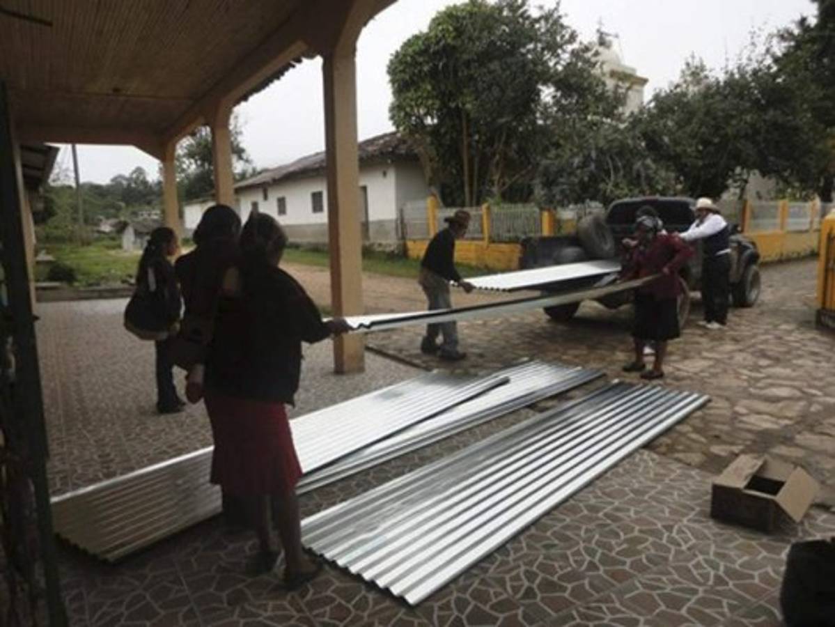 Vientos rachados, deslizamientos y sequía azotan a vecinos de La Paz