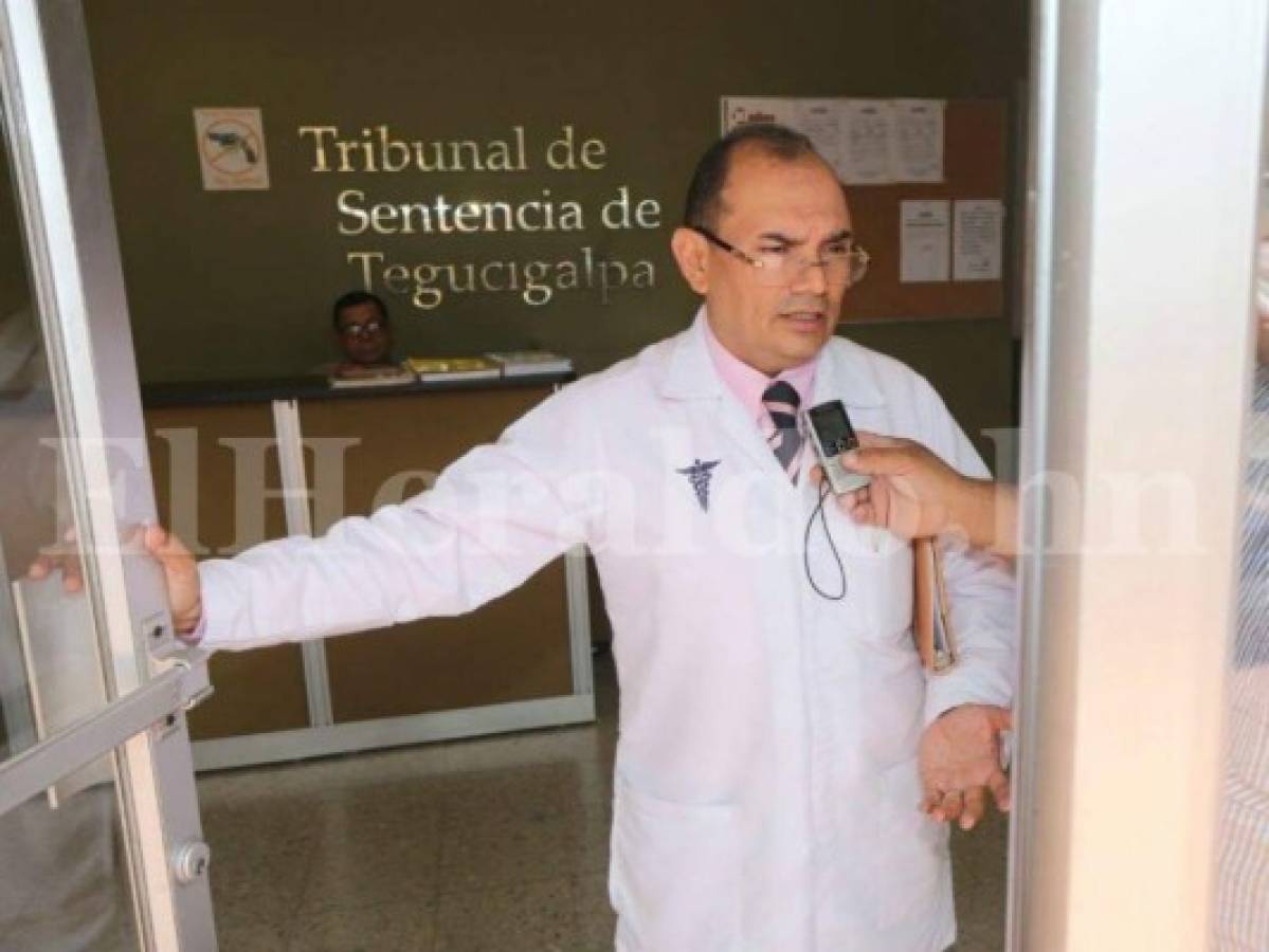 Dennis Chirinos interpone querella contra coordinadora de junta directiva del Hospital Escuela