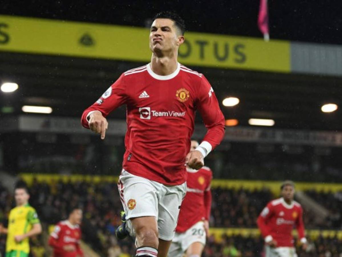 Cristiano Ronaldo ayuda al Manchester United a sumar en la Premier League