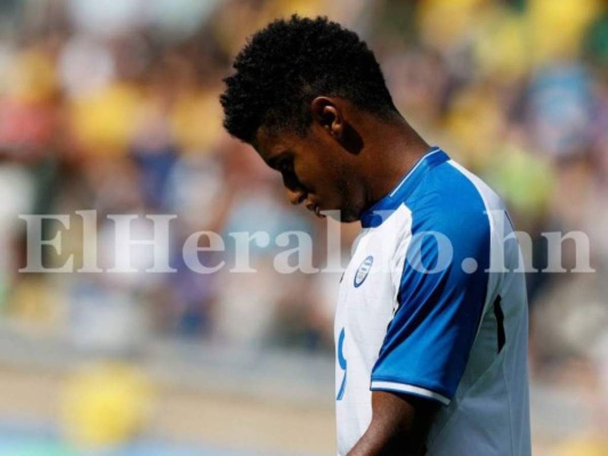 Le llueven las críticas al Choco Lozano tras fallar bajo el arco canadiense