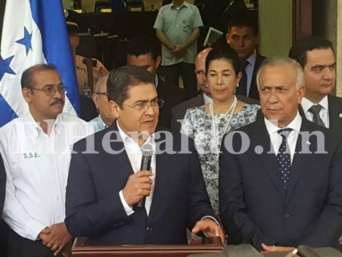 Honduras: Presidente Hernández llega al CN a entregar anteproyecto del Código Tributario