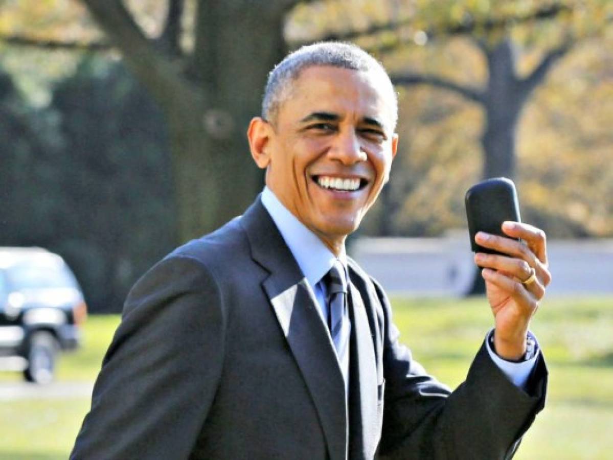 El presidente Barack Obama durante su mandato manejó una BlackBerry que no le gustaba pero estaba cerrada a ataques y filtraciones. Luego Inteligencia y el Servicio Secreto le modificó la terminal a su gusto.