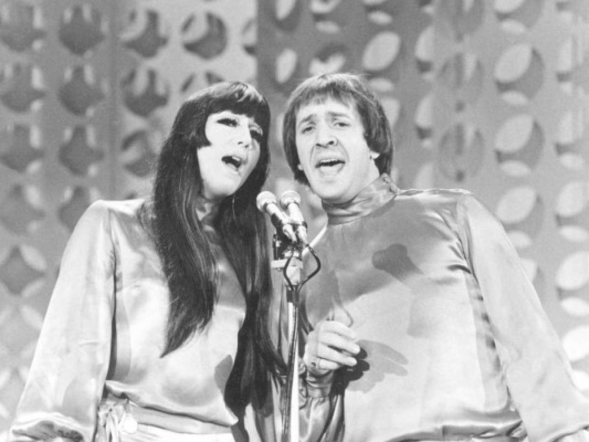 Cher demanda a herederos de Sonny Bono por regalías