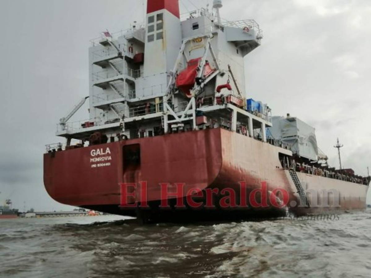 Llega a Puerto Cortés buque con los tres hospitales móviles restantes