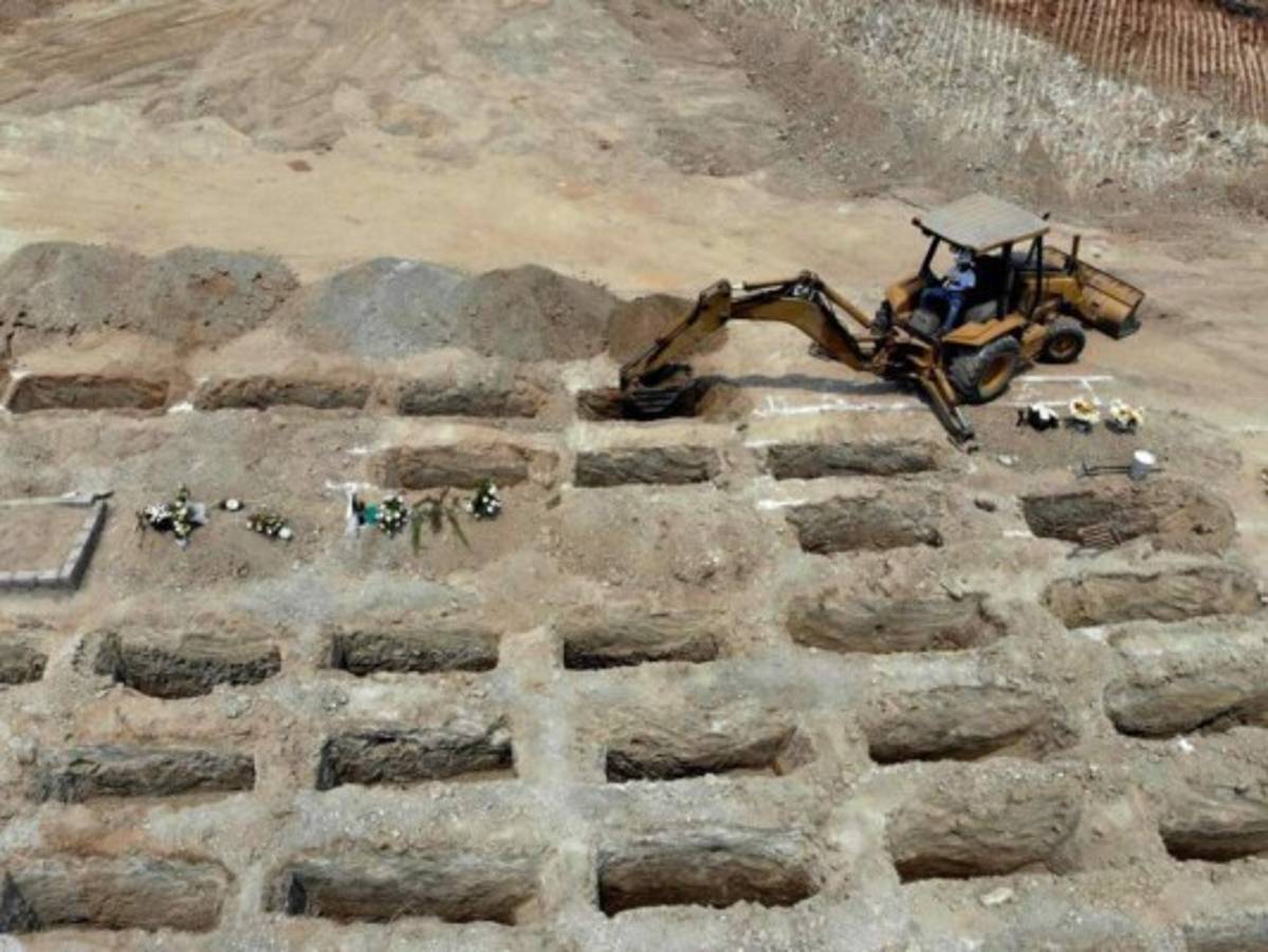 Autoridades de Acapulco cavan tumbas para víctimas pobres de Covid-19