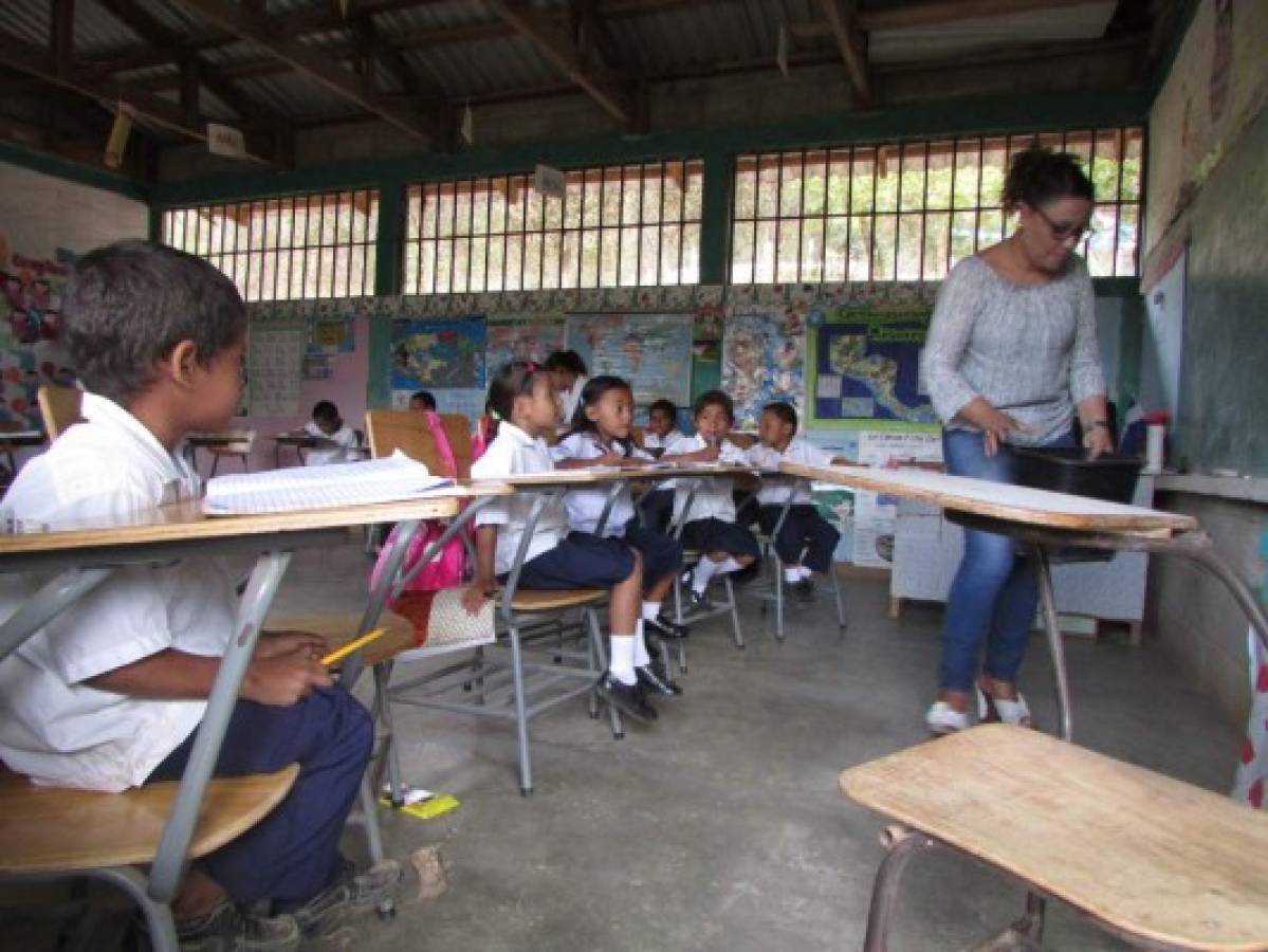 Apoyamos la educación de los niños en El Piñonal y Barcelona en Danlí, El Paraíso