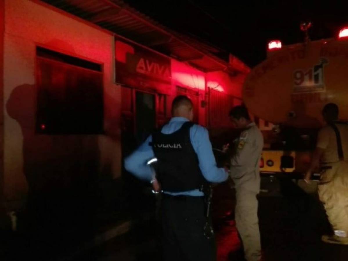 Con bomba molotov incendian canal de televisión en Danlí