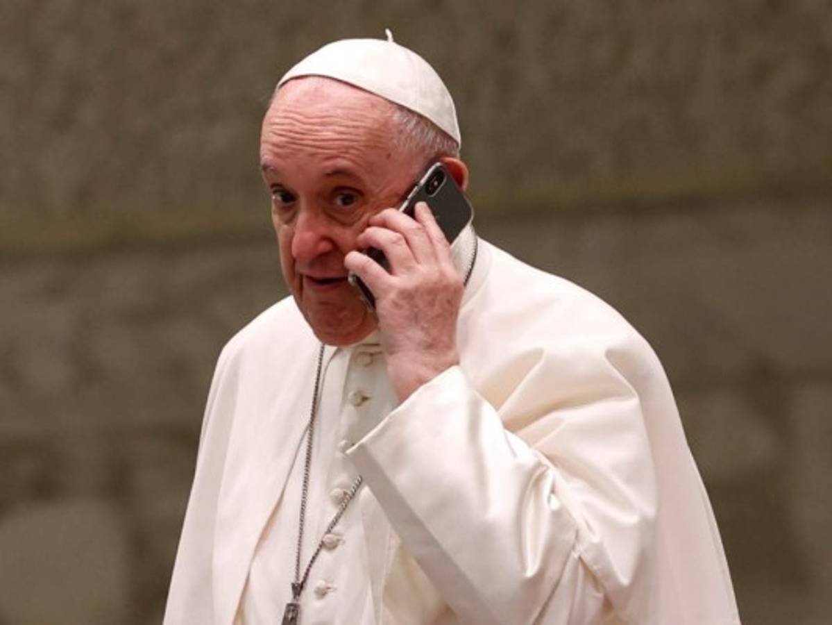 El cielo puede esperar, no así una llamada para el Papa
