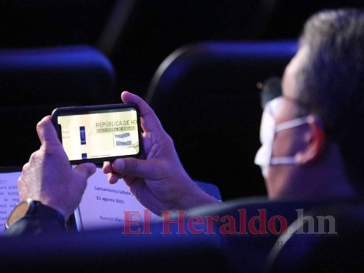 Autoridades del BCH hicieron el lanzamiento de la app para poder apreciar la seguridad del billete. Foto: El Heraldo