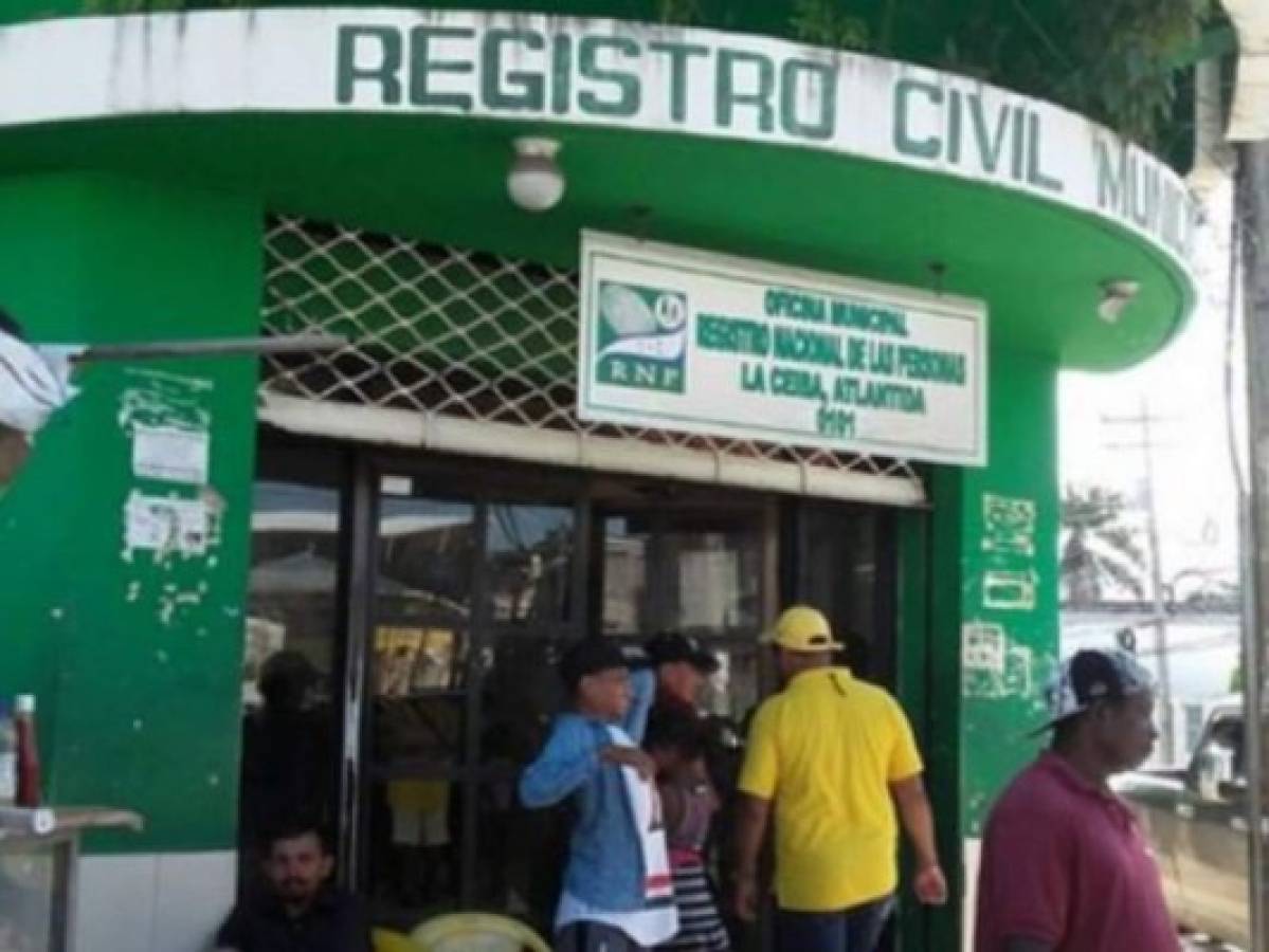 Condenan a exempleada del RNP de La Ceiba por inscribir acta de nacimiento falsa  