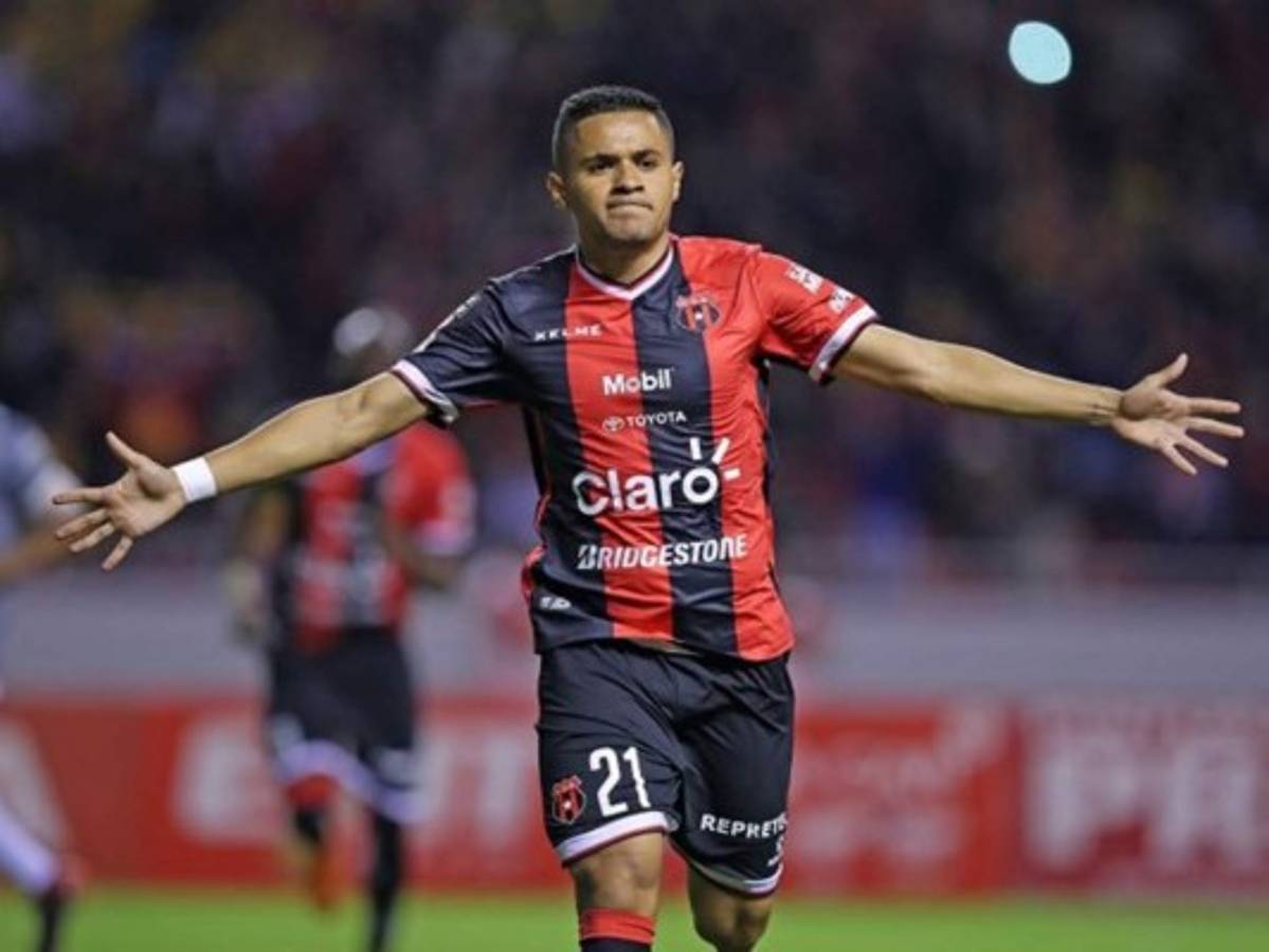 Roger Rojas podría salir de la Liga Deportiva Alajuelense