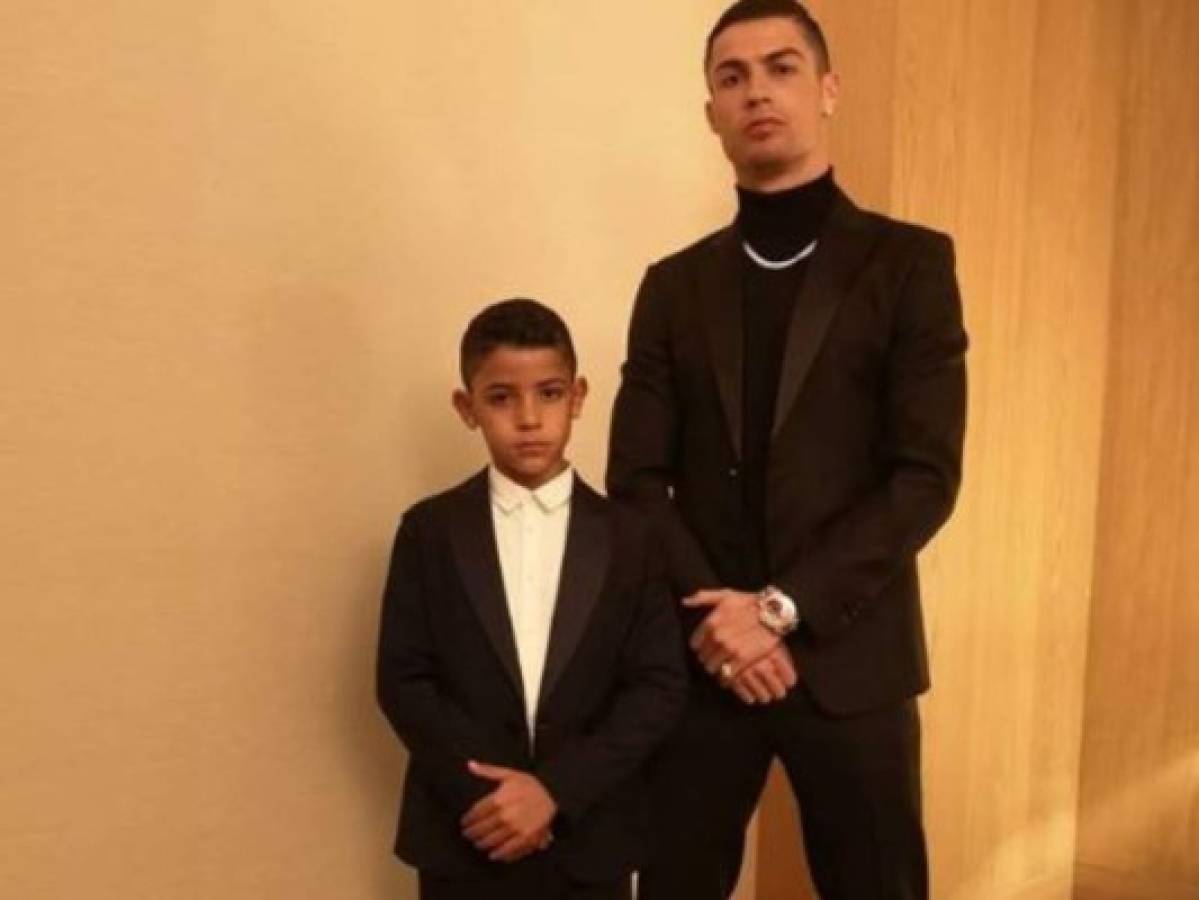 Cristiano Ronaldo llevó a su hijo a conocer su primera casa