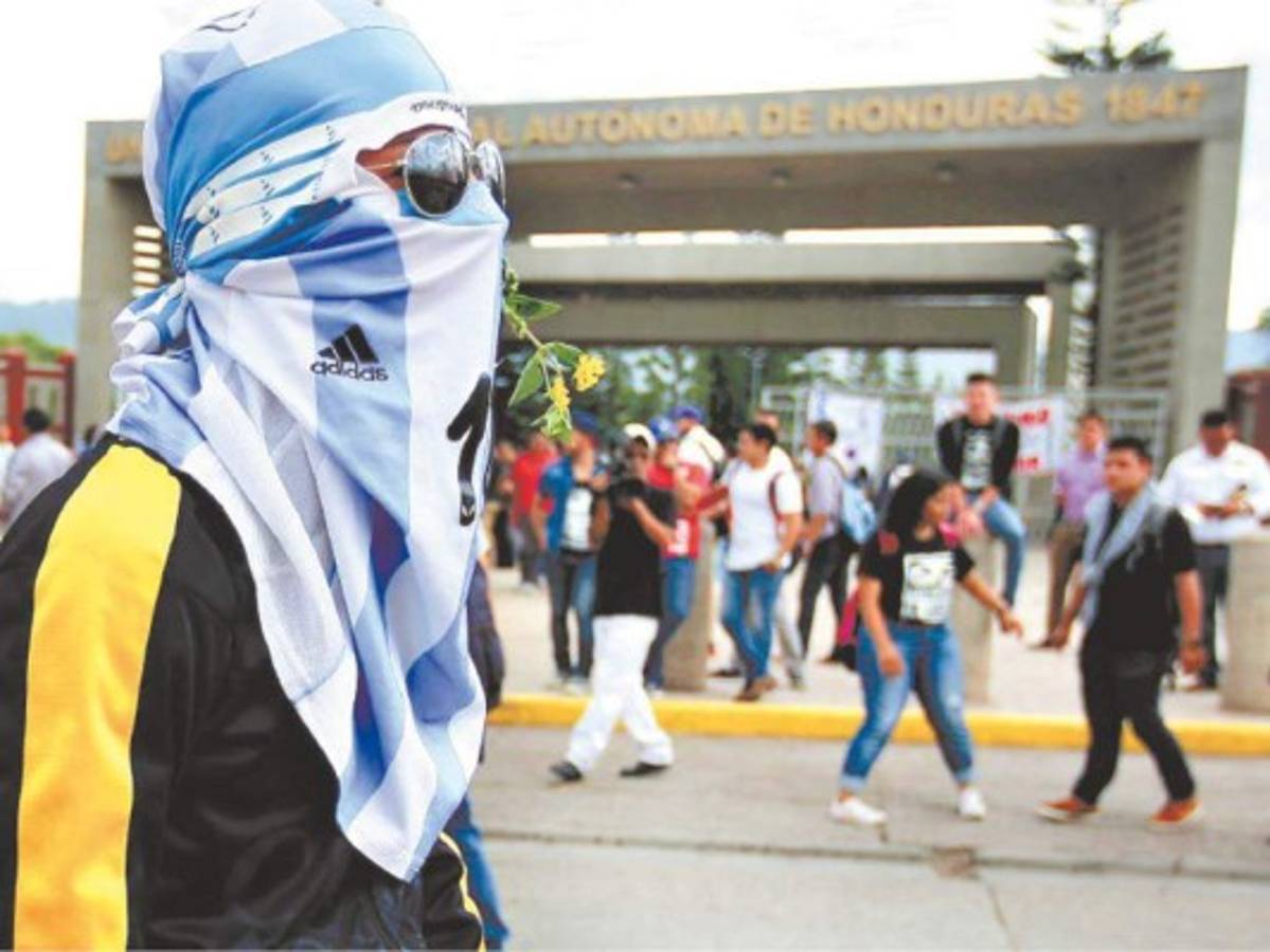 UNAH analiza cancelar un período por constantes tomas