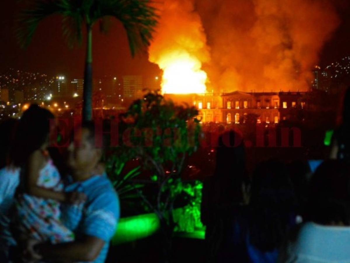 Incendio devora el Museo Nacional de Rio, una joya cultural de Brasil  
