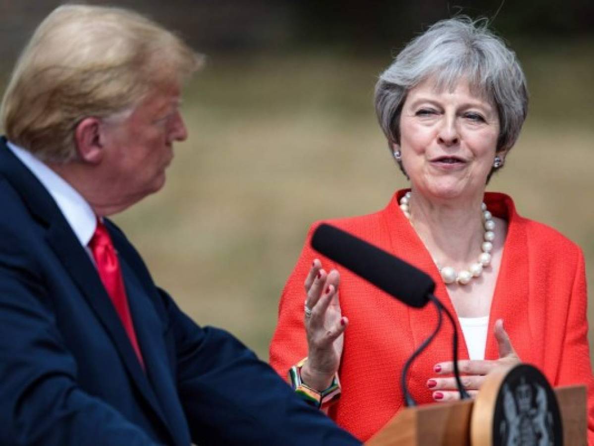 Las frases con las que Trump se retracta y llena de elogios a Theresa May