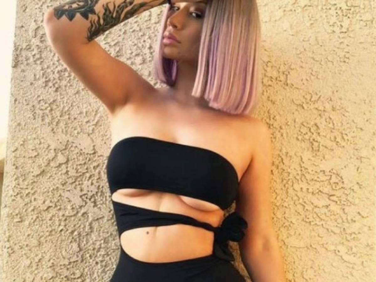 La rapera Iggy Azalea muestra sus curvas en un atrevido y revelador bikini
