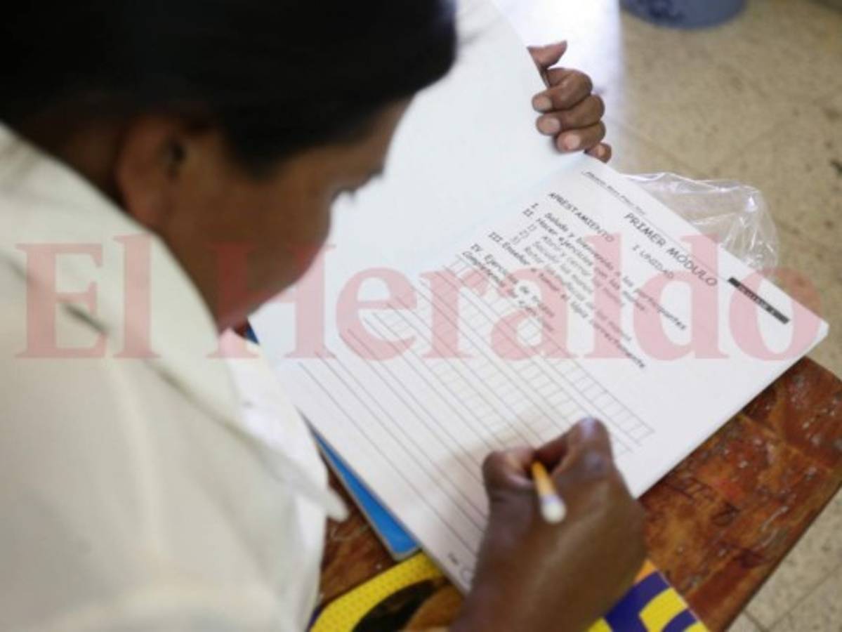 Reos del penal de Juticalpa pueden terminar la escuela y colegio