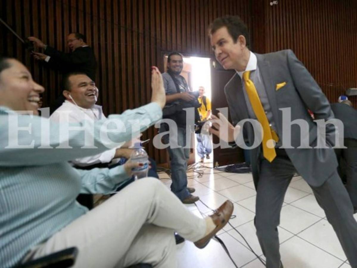 Nasralla llega 'bailando' a la elección de la Corte
