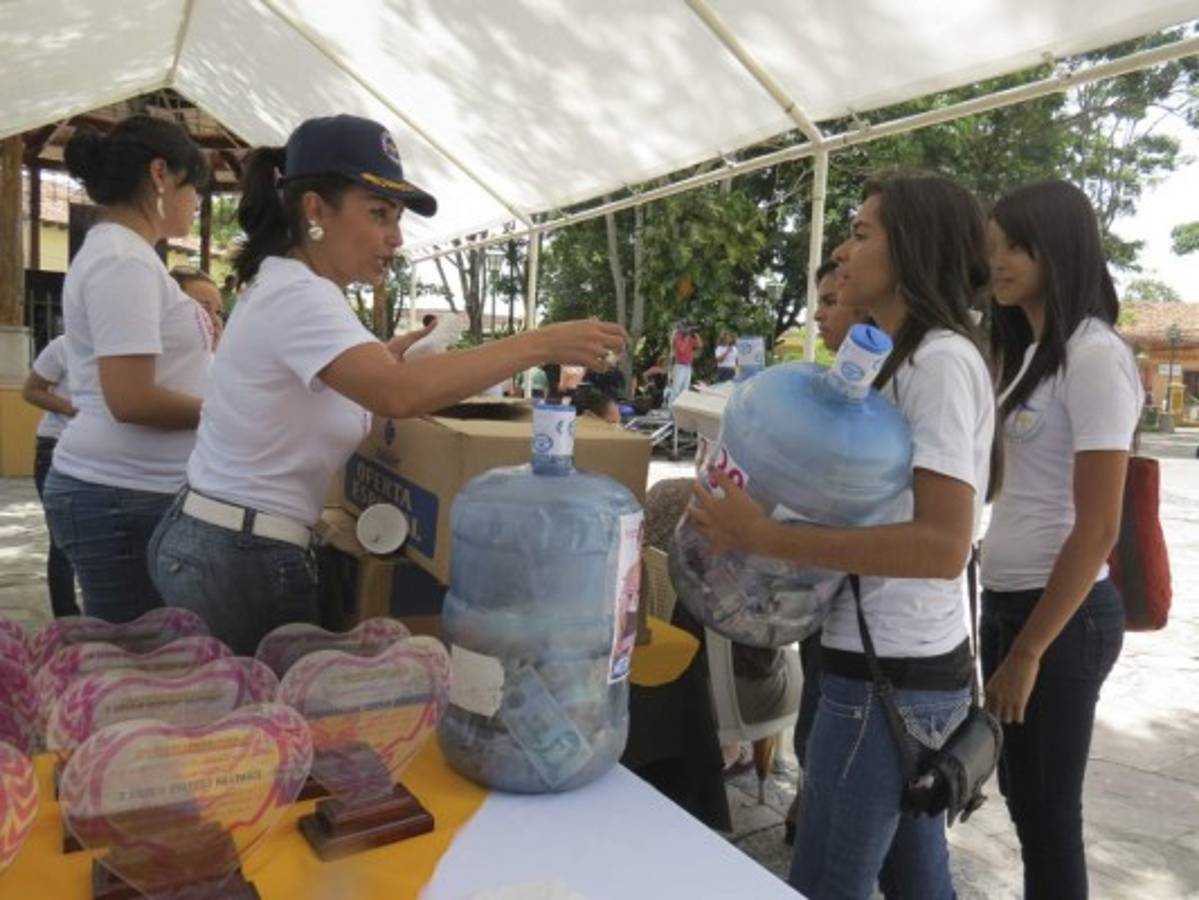 Realizan colecta para hogar materno