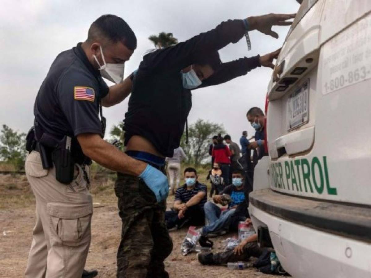 Solo en 2021, más de 319 mil compatriotas fueron detenidos en la frontera sur de Estados Unidos. Foto: AFP