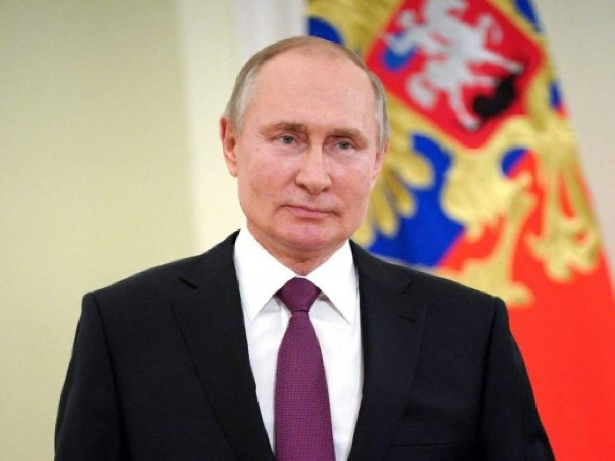 Putin firma la ley que le permite optar a dos mandatos más en Rusia  