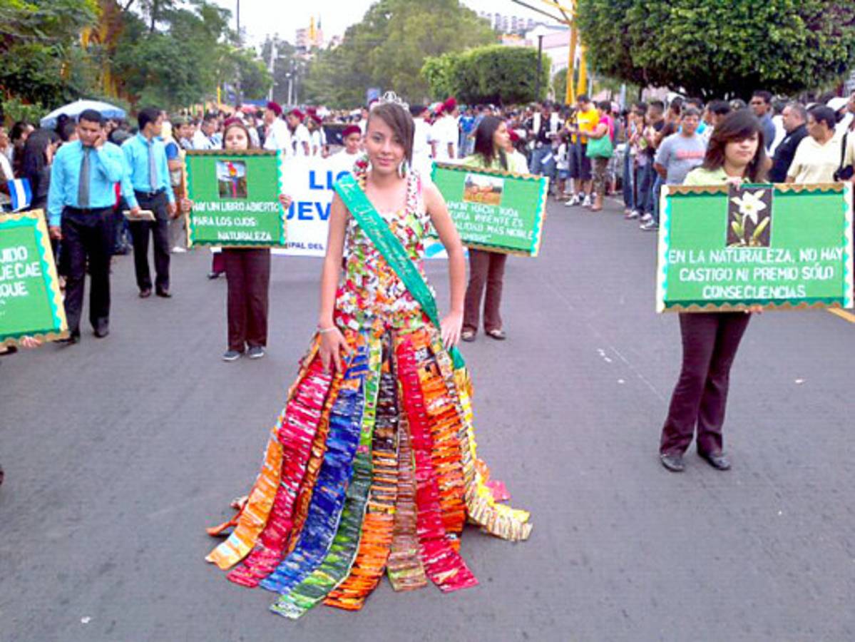 Derroche de civismo y belleza en desfiles patrios