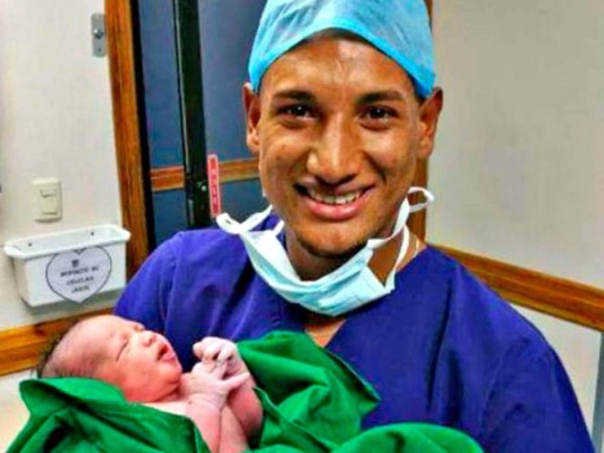 Jugador hondureño Bryan Acosta debutó como papá de una hermosa niña