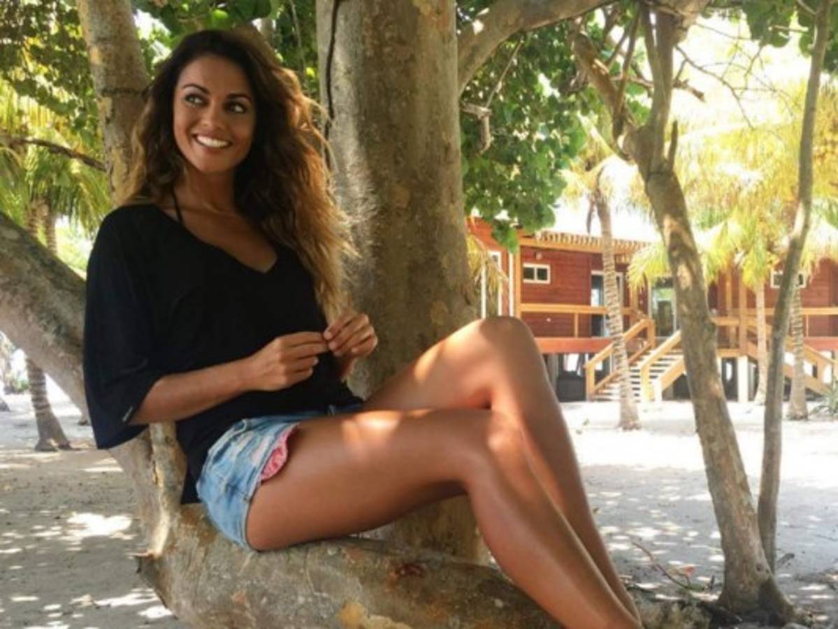 Lara Álvarez llega a Cayos Cochinos y se muestra emocionada de 'volver a casa'