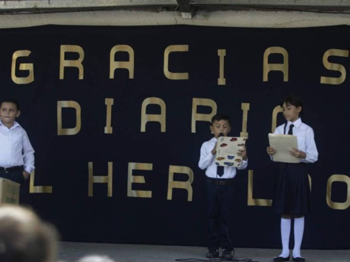 Alumnos de San Lorenzo dan cálida bienvenida a EL HERALDO