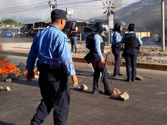 Manifestantes se toman la carretera al norte de Honduras