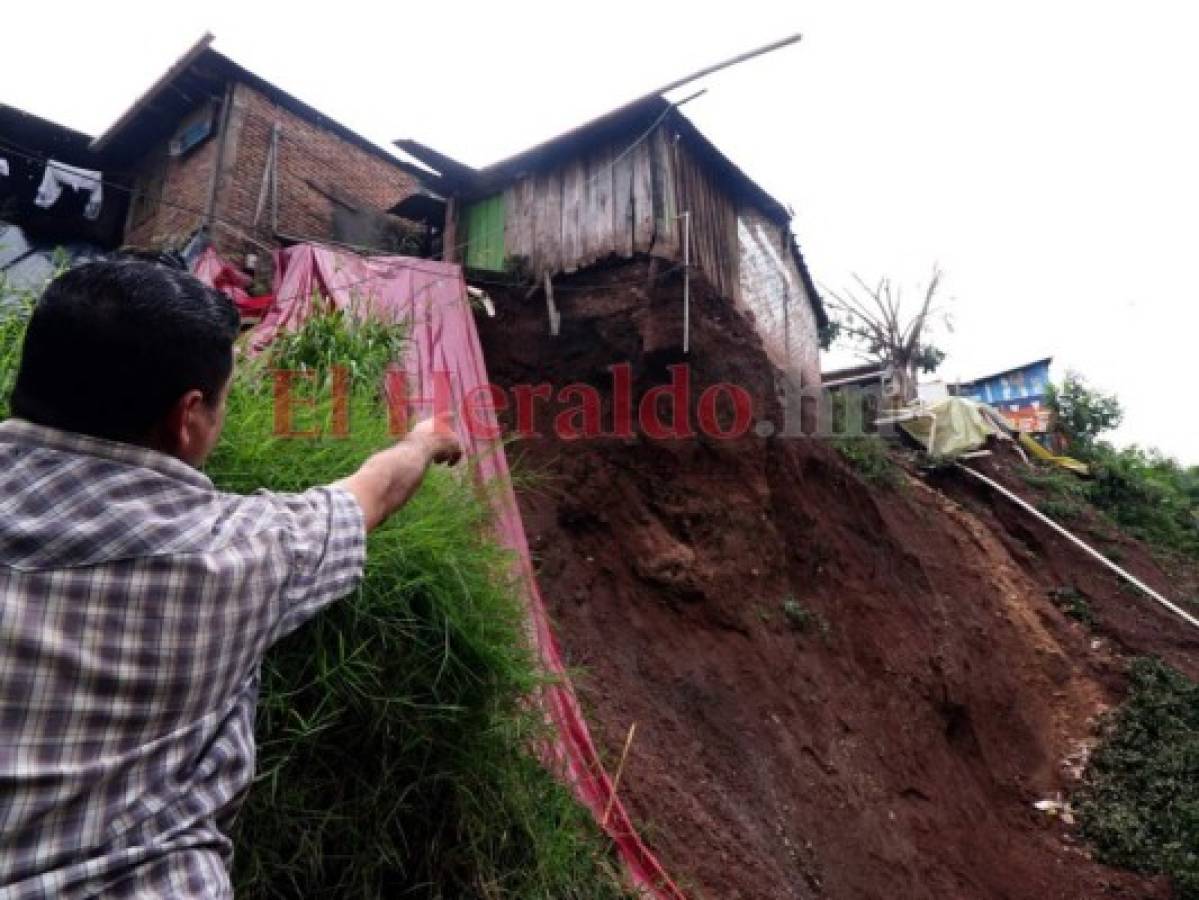 En las colonias al oriente de la capital, como Villa Nueva y Los Pinos, los riesgos de deslizamientos por salutaciones de suelo son inminentes. Fotos: David Romero/EL HERALDO.