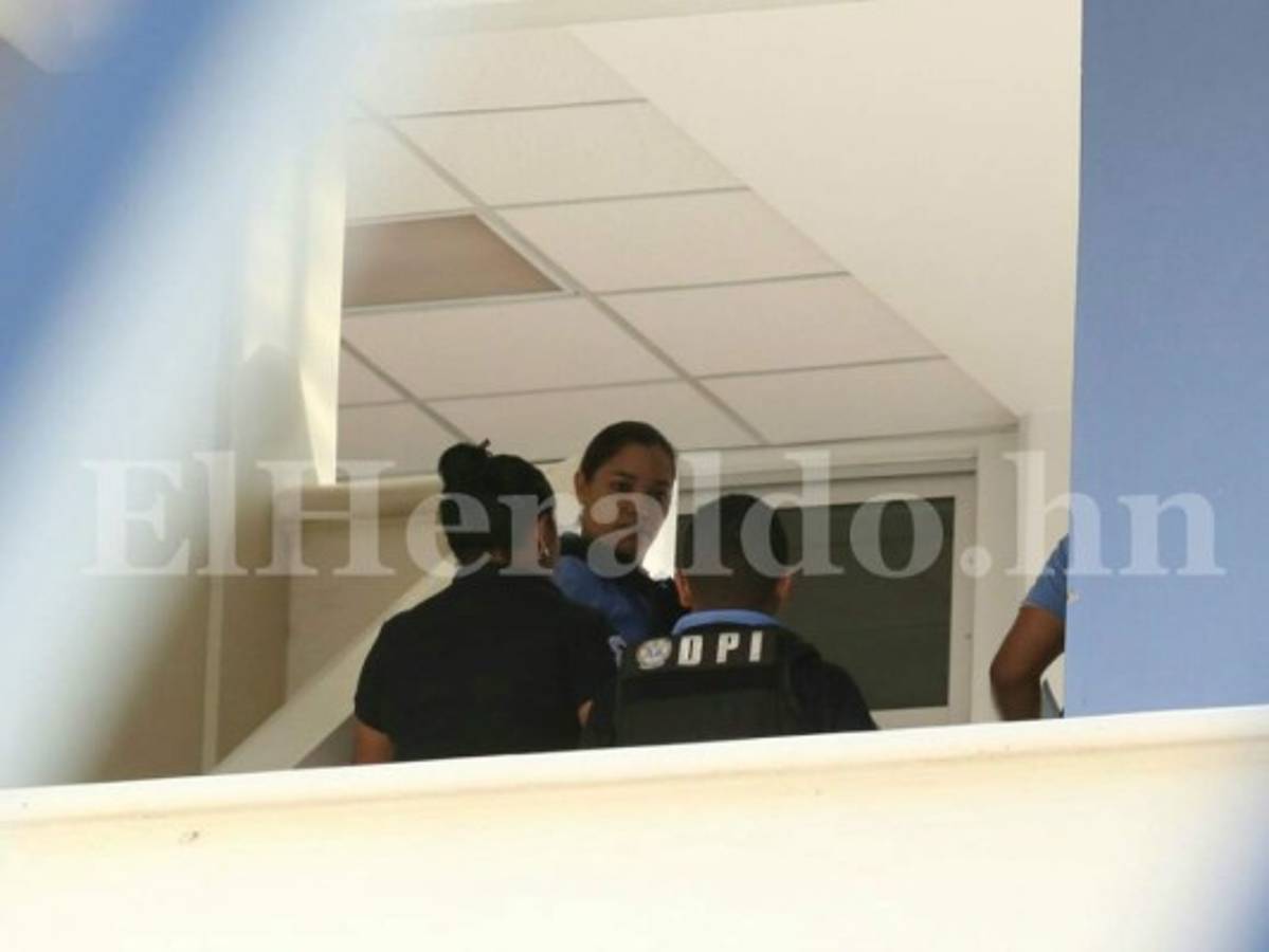 Policía Nacional realiza desalojo de estudiantes encapuchados en la UNAH