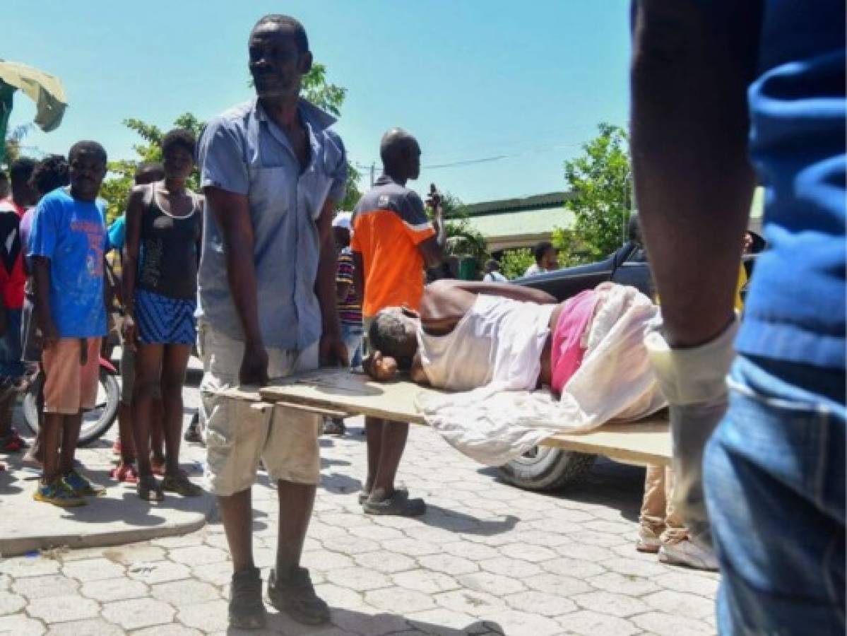 VIDEOS: Impactante rescate de personas soterradas tras fuerte sismo en Haití