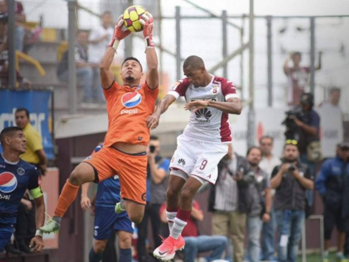 Jerry Bengtson le dio el empate el Saprissa en un amistoso ante Motagua
