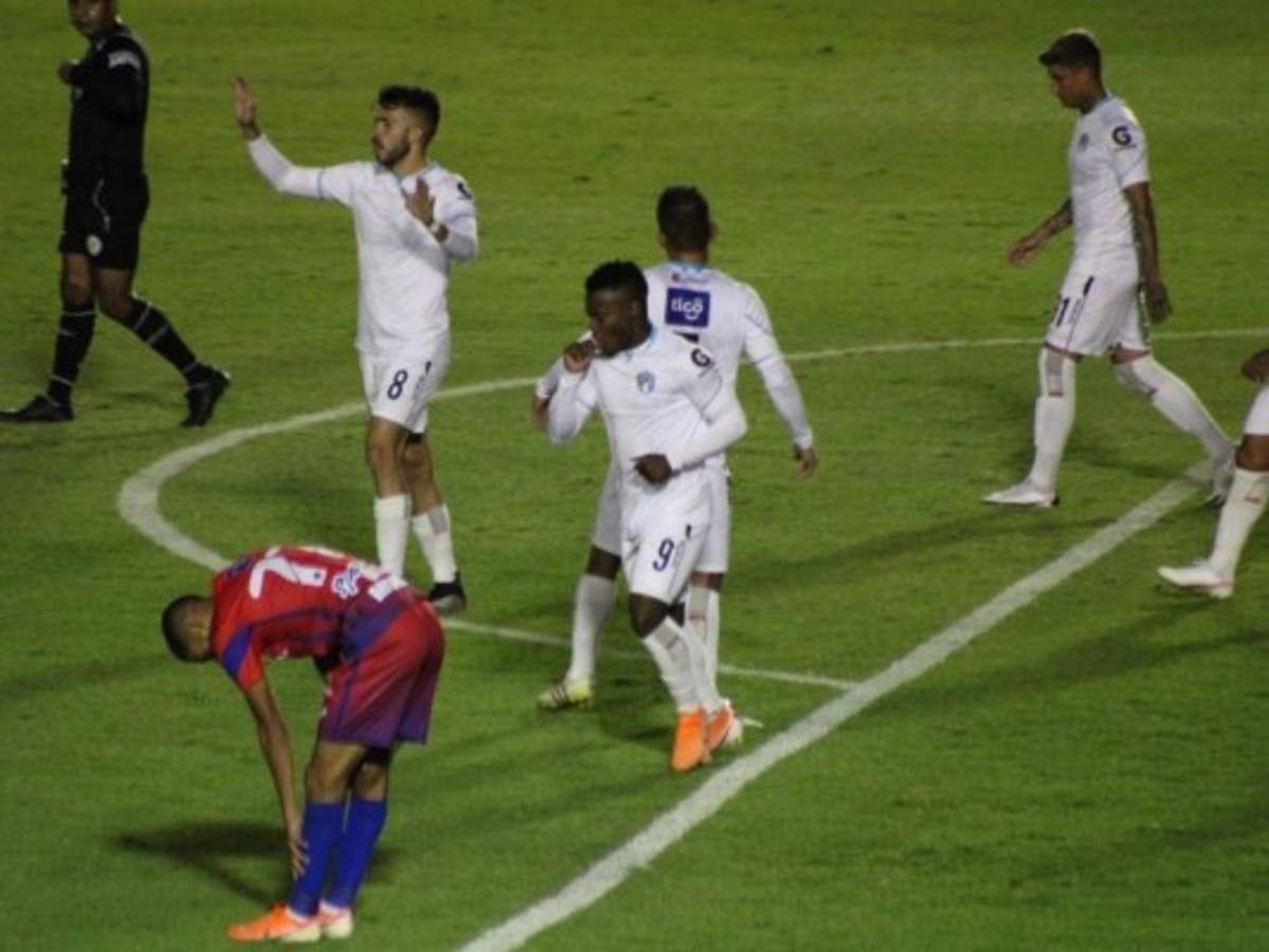 Júnior Lacayo anota en goleada del Comunicaciones sobre el Iztapa  