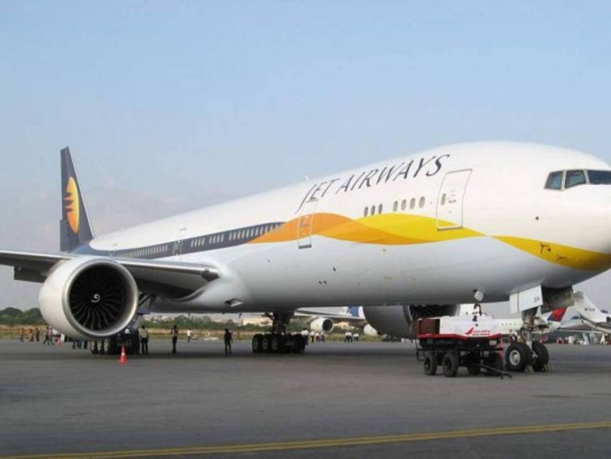 Avión aterriza de emergencia después de que pasajeros empezaran a sangrar por la nariz y orejas