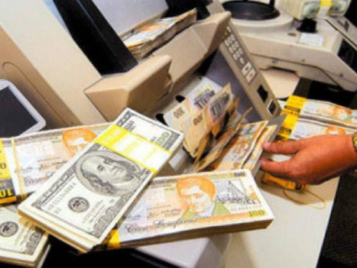 Hondureños subieron a 486 dólares su envío mensual de remesas