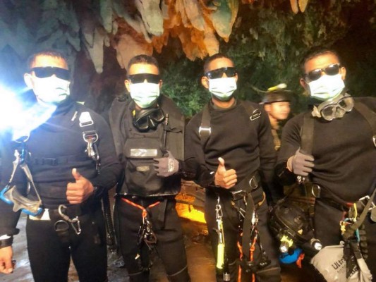 Algunos niños salieron 'dormidos' de la cueva en Tailandia