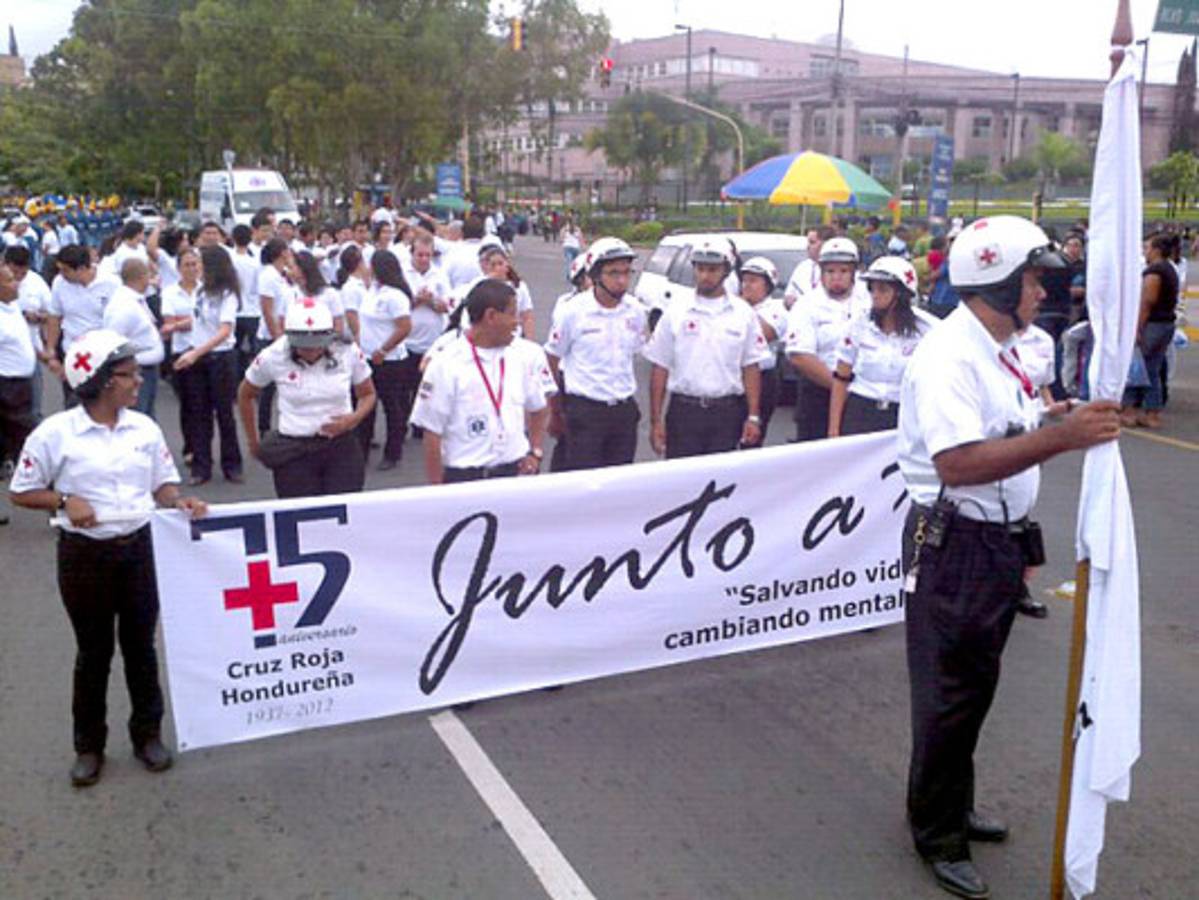 Derroche de civismo y belleza en desfiles patrios