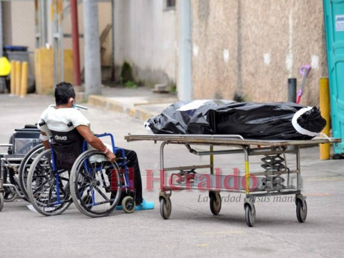 Hospitales privados y laboratorios colapsan por alta demanda de pacientes con covid-19