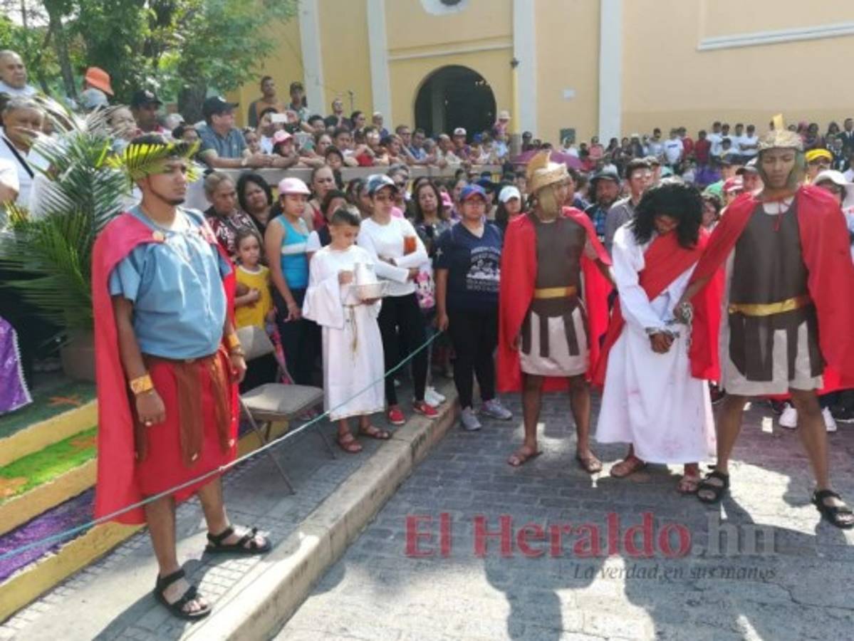 La capital revive la Pasión de Cristo con tradicionales vía crucis