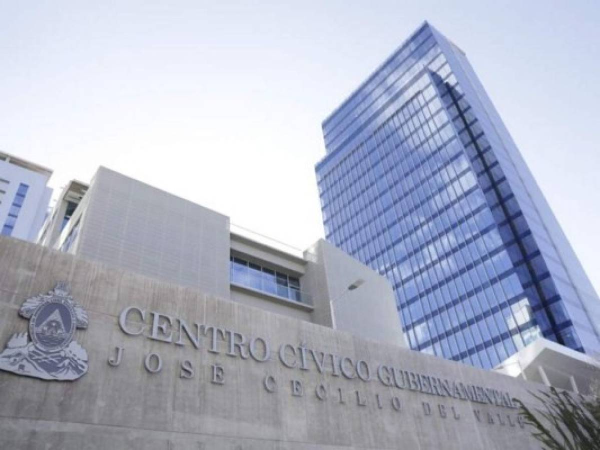 Presidente Hernández ocupa edificio del Centro Cívico sin que esté terminado