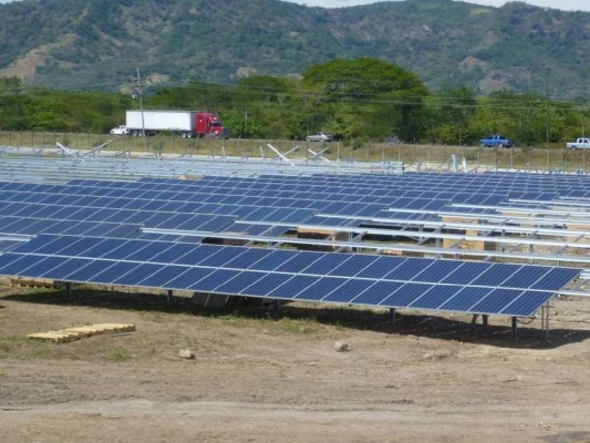 Últimos contratos de energía limpia agobian a la ENEE por altos precios