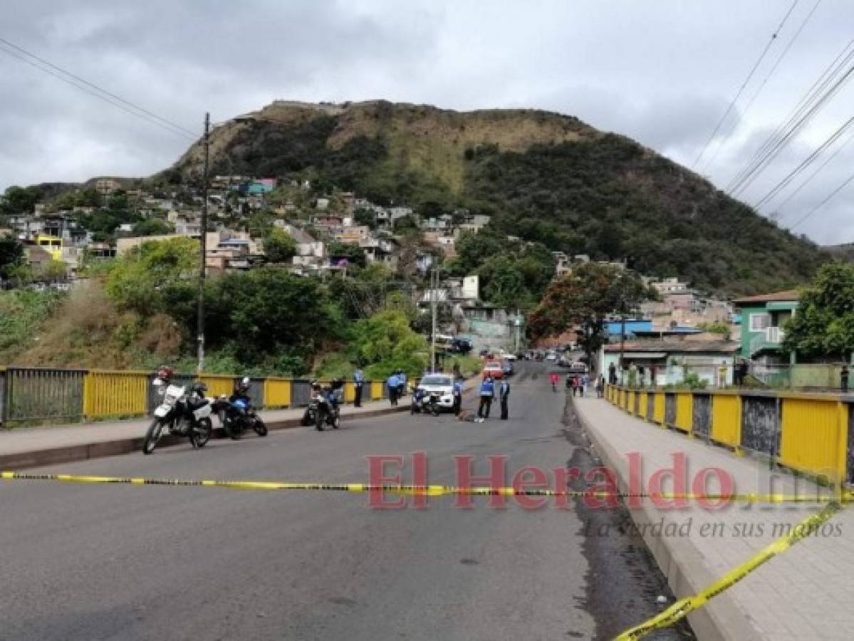 Motociclista muere en accidente en puente del barrio El Chile