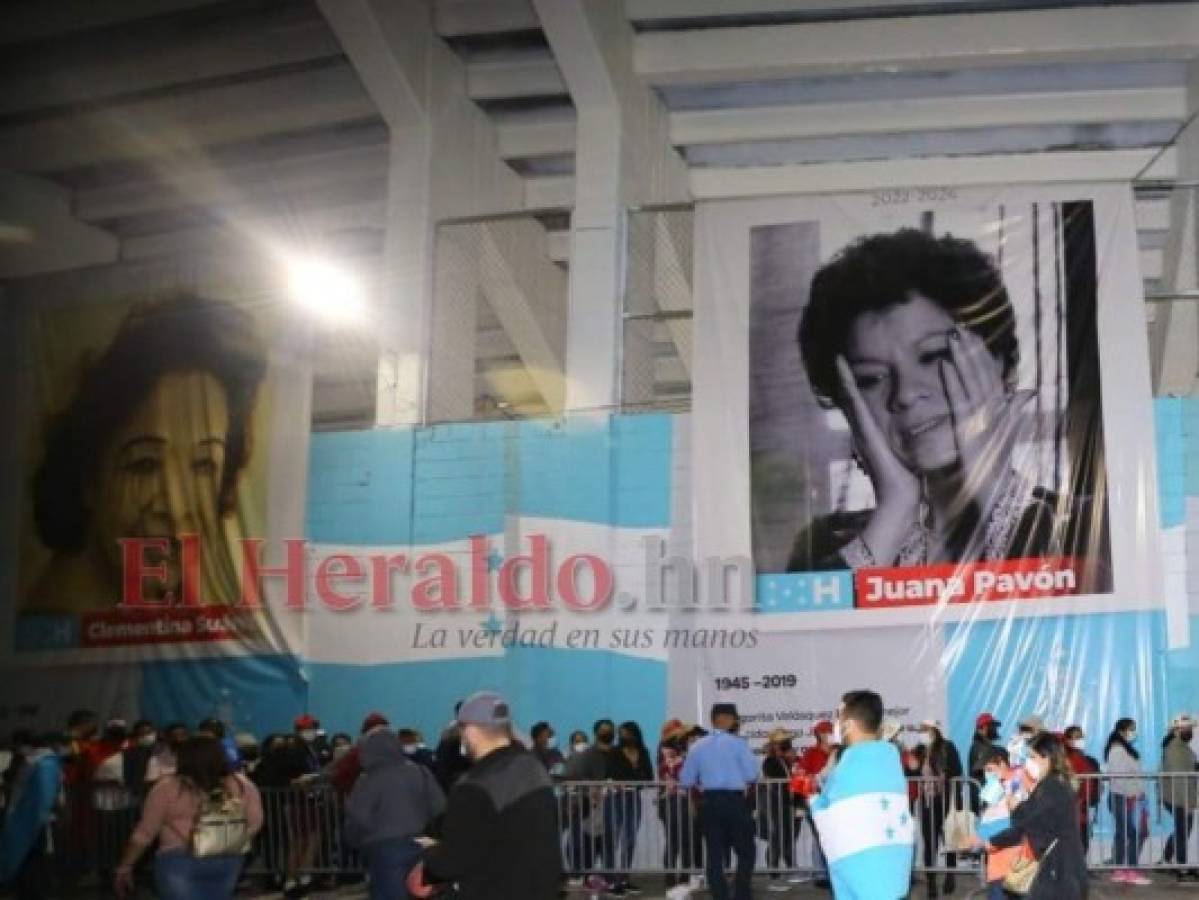 Enormes imágenes de trascendentales hondureñas engalanan el Estadio Nacional