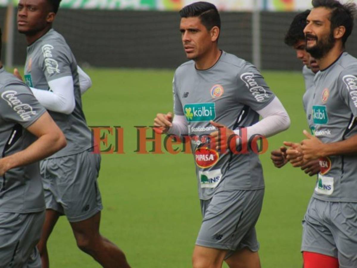 Honduras se hace impermeable y entrena bajo la lluvia en el Morera Soto