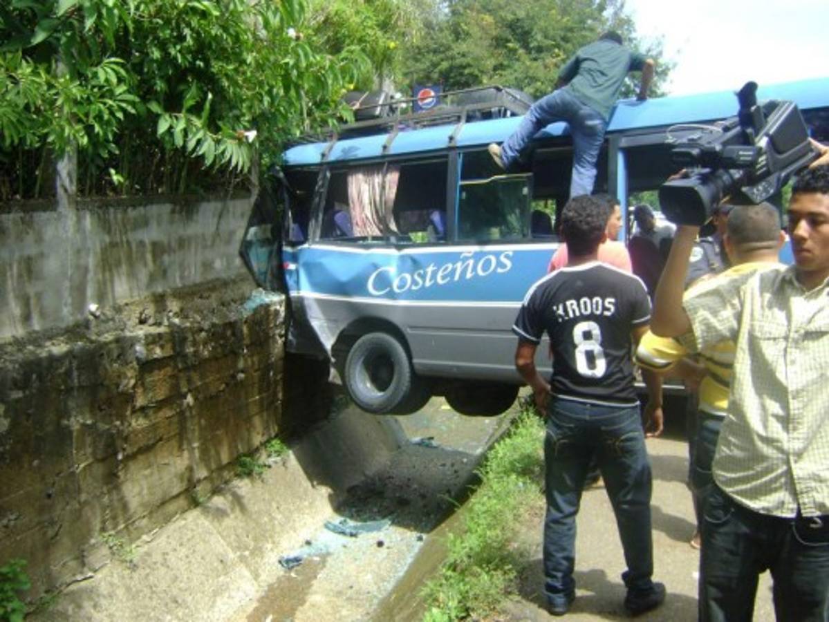 Accidente en Santa Cruz de Yojoa deja unos 15 heridos