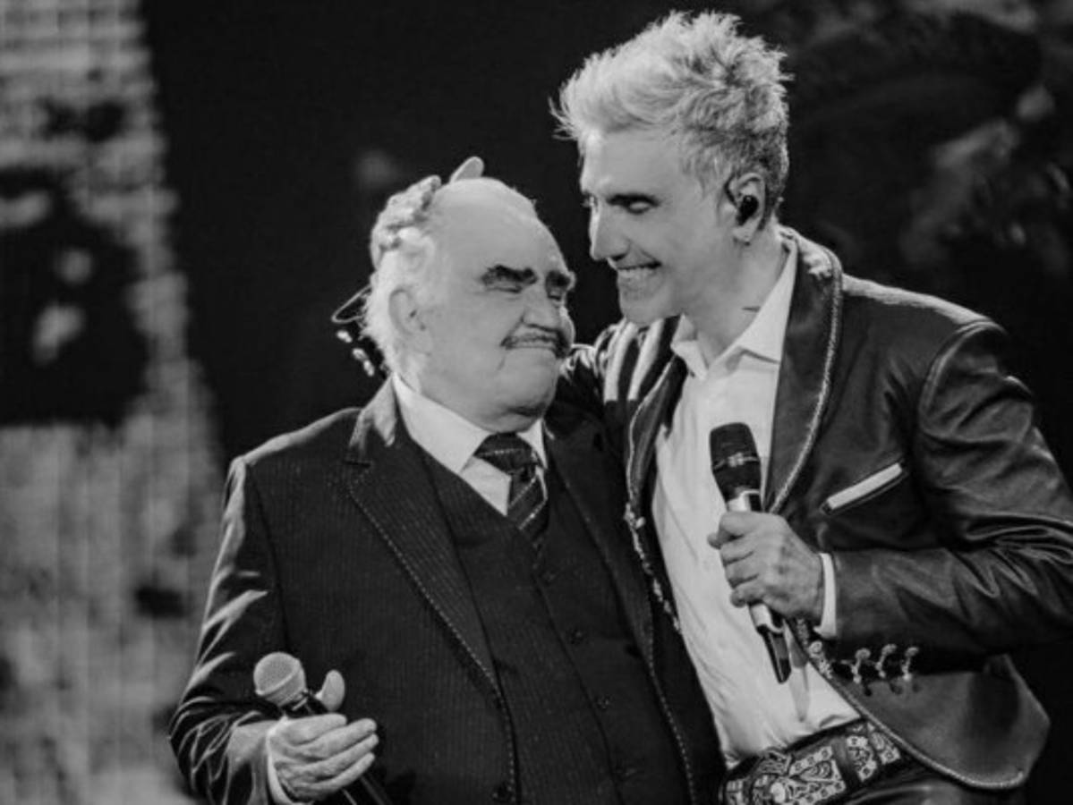 Aseguran que Alejandro Fernández 'no deja de llorar' por la gravedad de su padre